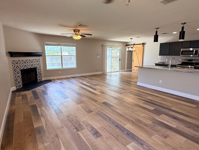 Building Photo - 233 Covent Dr