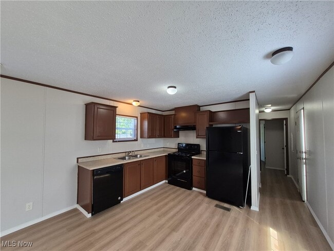 Foto del edificio - 125 Cedar Brook Dr