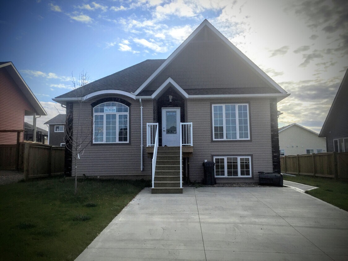 Photo principale - 10919-10105 105 Ave