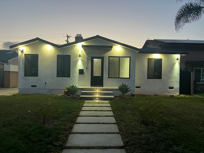 Building Photo - 10915 Cord Ave
