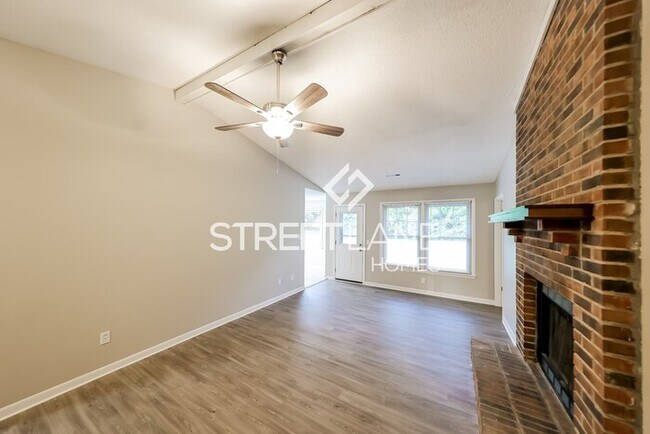 Building Photo - Charming 3 Bedroom in Huntsville!