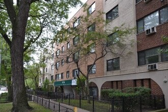 Building Photo - 6954 N Sheridan Rd