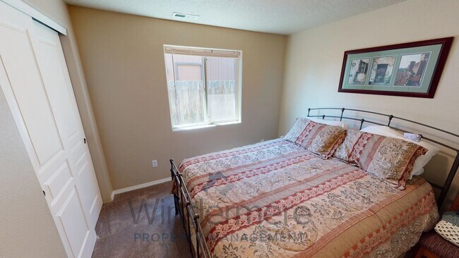 Foto del edificio - 1262 SW Carver St. *Fenced Backyard, Firep...