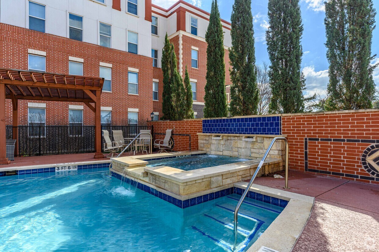 West Campus Lofts Apartments in Waco, TX