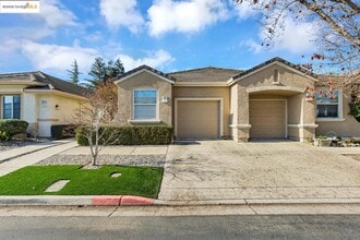 Building Photo - 197 Summerset Dr