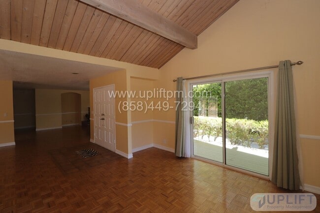 Building Photo - 3 Bedroom 2 Bathroom in Country Estates