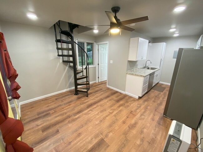 Building Photo - 1120 Eagle View Dr