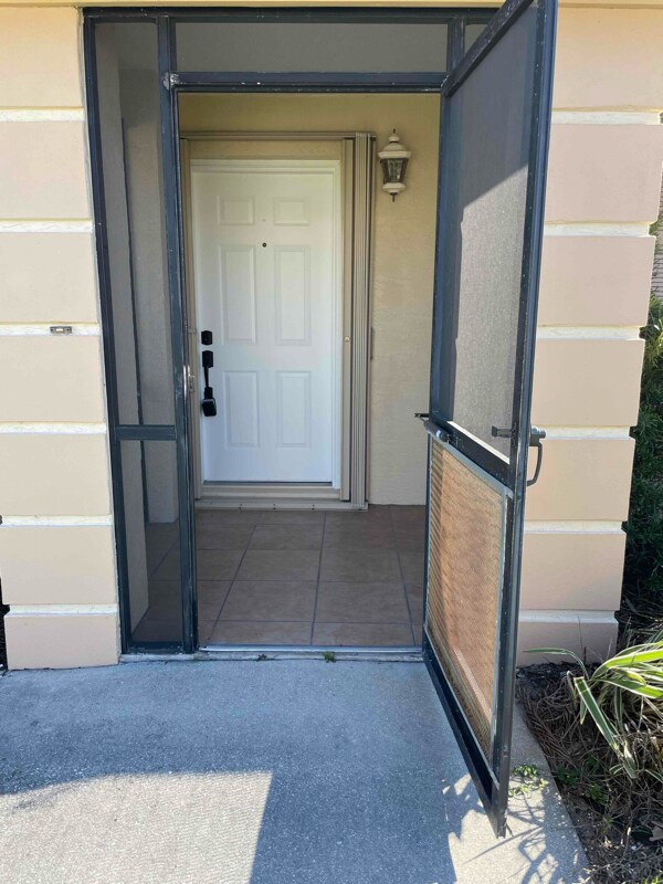 Foto del edificio - 464 Boundary Blvd