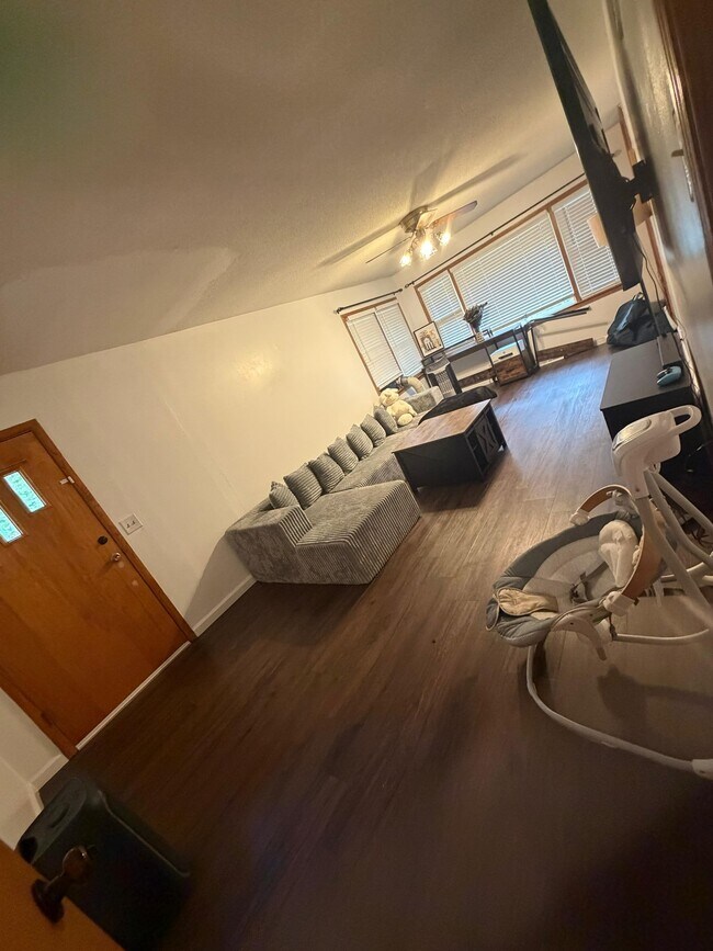 Foto del edificio - 821 W Spruce St