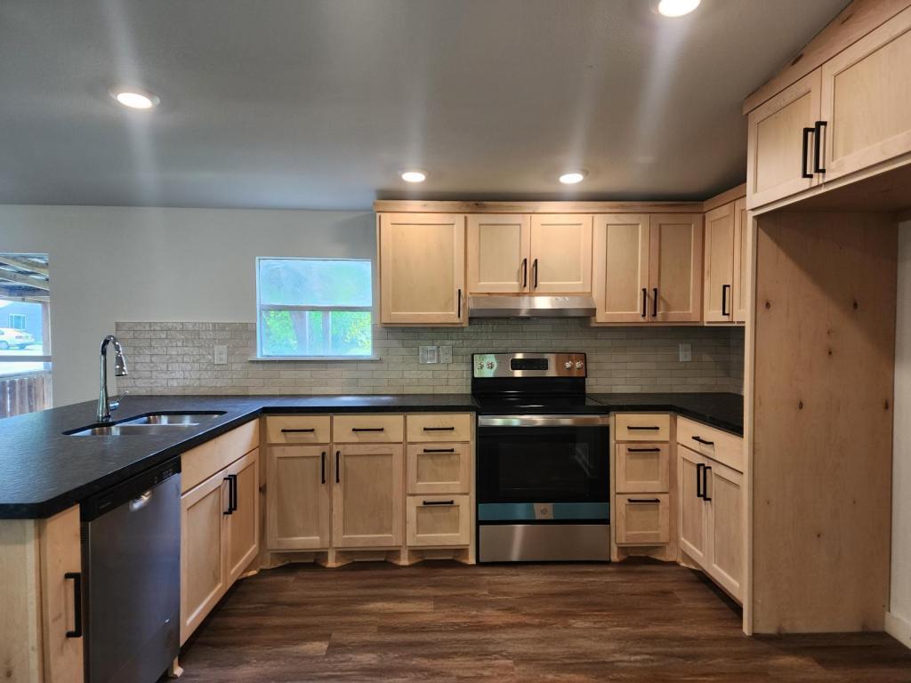 Foto principal - 1403 W 11th St