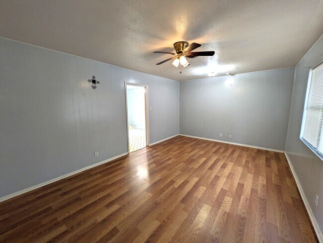 Foto del edificio - 3529 Bowling Ln