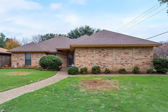 Foto del edificio - 7825 Silveridge Dr