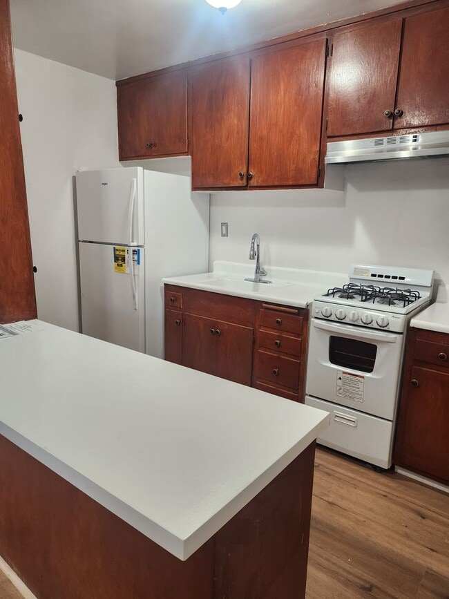 Building Photo - 6416 Woodley Ave