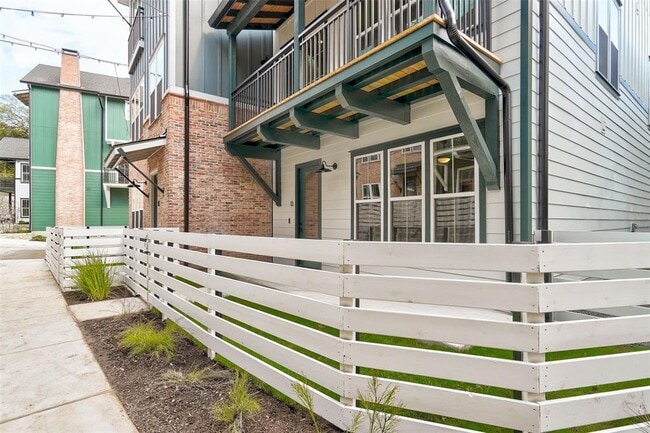 Building Photo - 3809 Valley View Rd