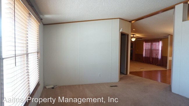 Building Photo - 410 Scarbro Ln