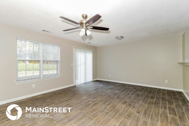 Foto del edificio - 5319 Creekview Way