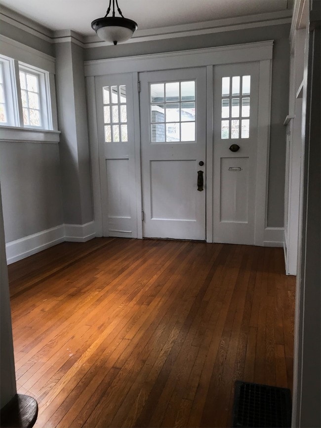 Building Photo - 819 29th St S