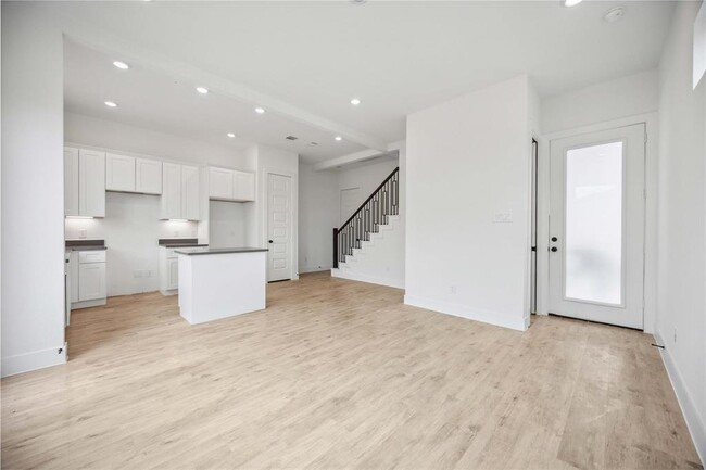 Foto del edificio - 8103 Calhoun Rd