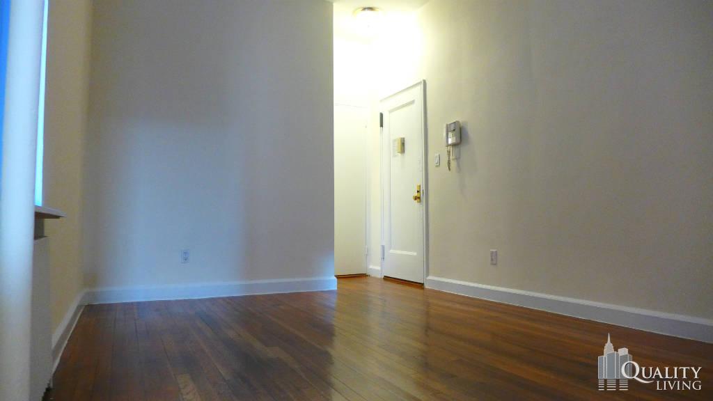 Primary Photo - 353 W 44th St