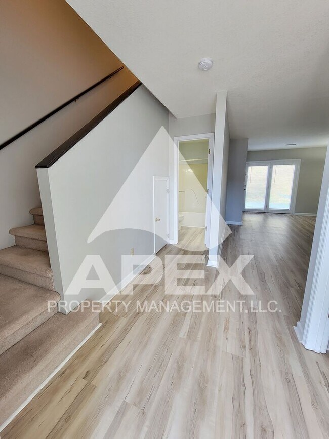 Foto del edificio - WEST KNOX - Spacious 2Bd/2Ba Condo in Silverbrook!