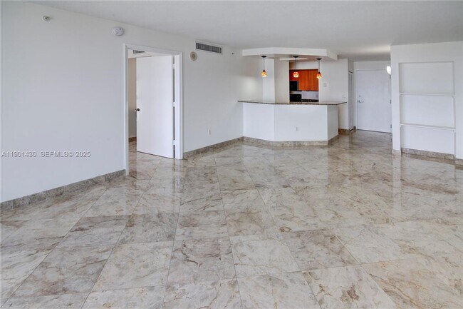 Foto del edificio - 6917 Collins Ave