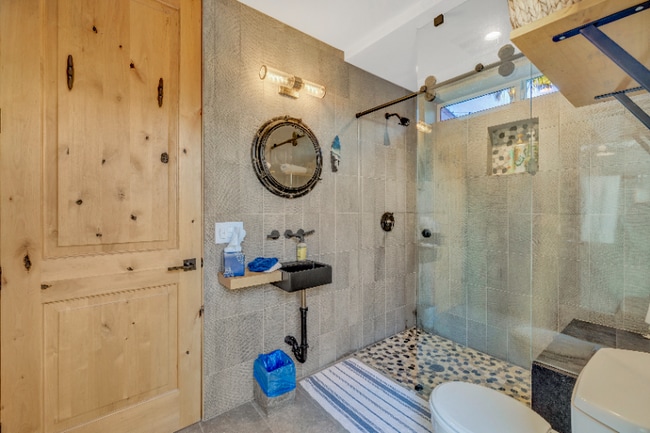 Building Photo - 6186 Neptune Ave