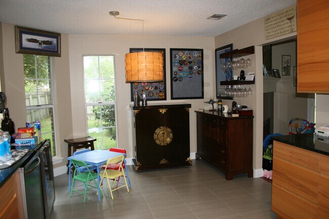 Building Photo - 4475 Parkwood Square