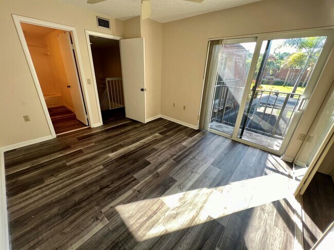 Foto del edificio - 431 Live Oak Ln