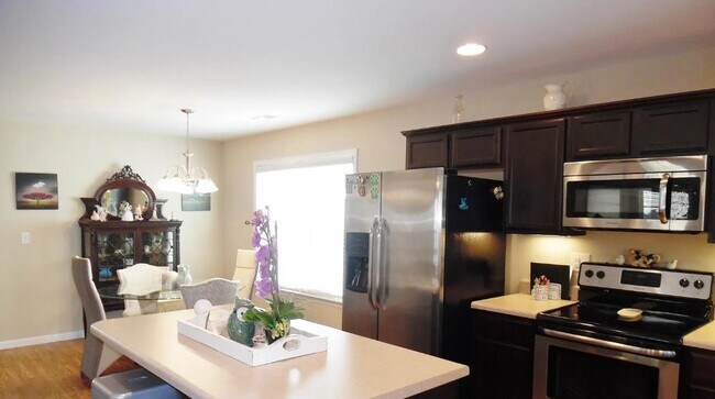 Foto del edificio - Spacious Greenville Home with Fenced Yard