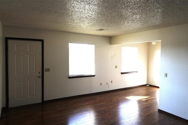 Building Photo - 316 Falcon Ct