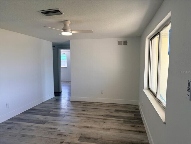 Foto del edificio - 13428 Neptune Dr