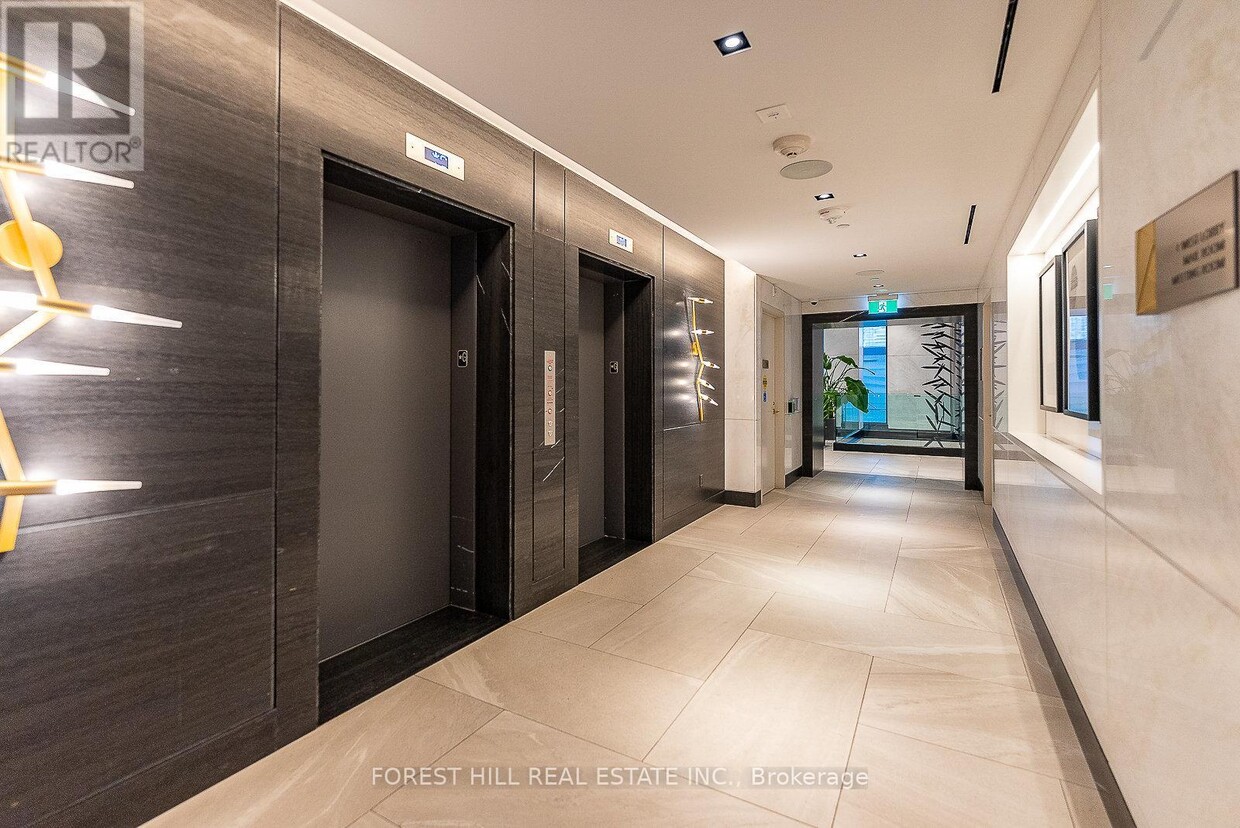 Primary Photo - 1 Edgewater Dr