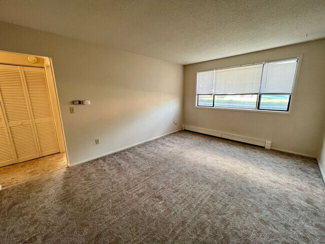 Foto del edificio - 111 21st St W Units 9-12