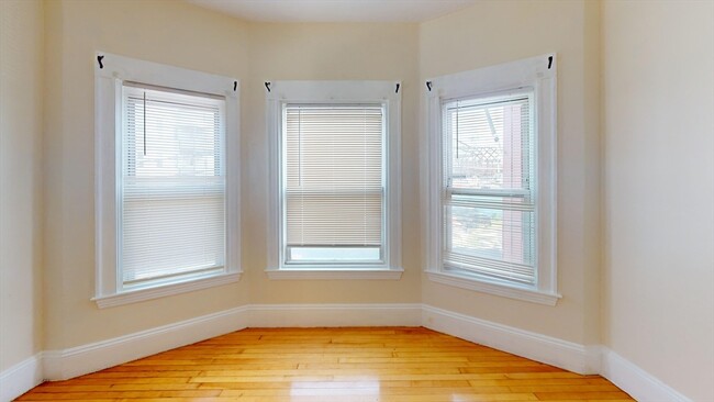 Foto del edificio - 3 Goddard Rd