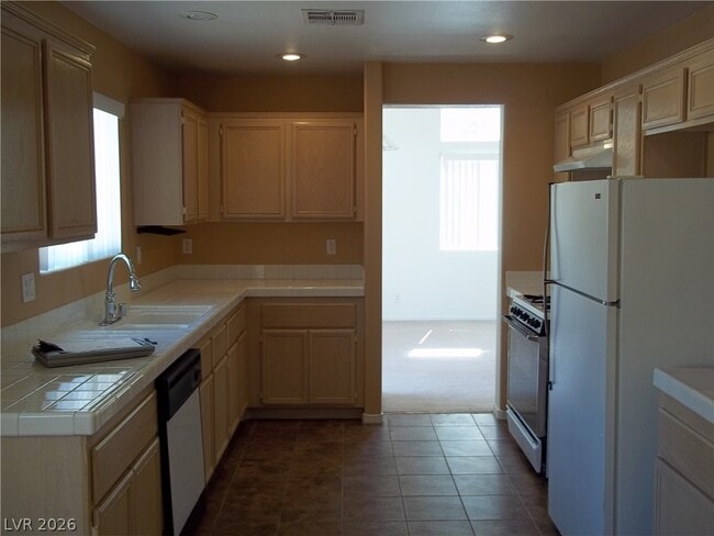 Building Photo - 2223 Ramsgate Dr