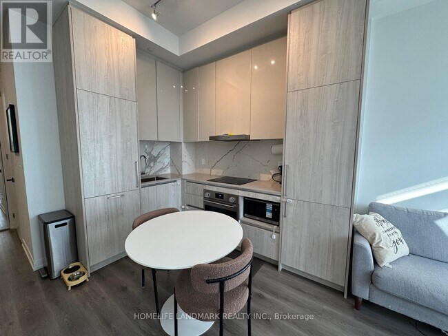 Photo du bâtiment - 225 Commerce St