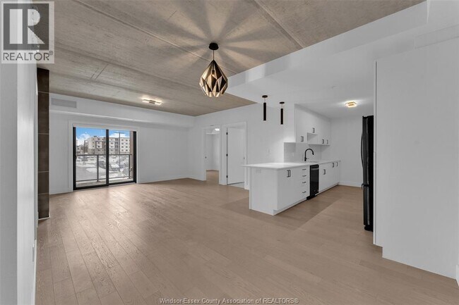 Photo du bâtiment - 2550 Sandwich W Pkwy