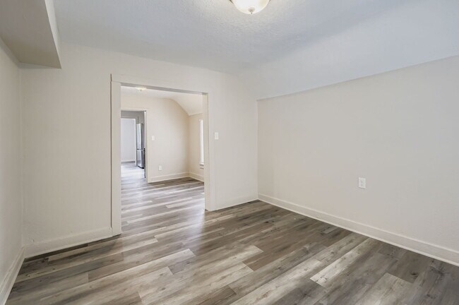 Foto del edificio - 1827 Grey Ave