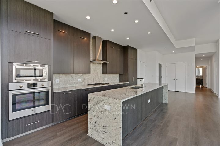 Photo - 401 W Superior St (Chicago, IL)