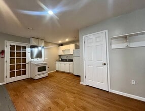 Building Photo - 332 Commerce Loop