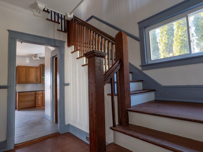 Building Photo - 11 Schneider Ave