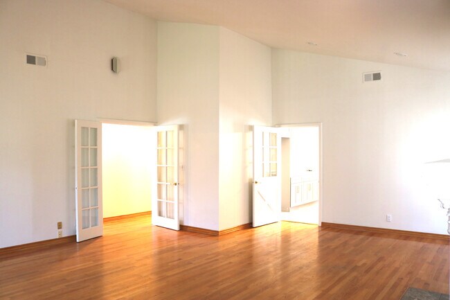 Building Photo - 1229 Elm Ave