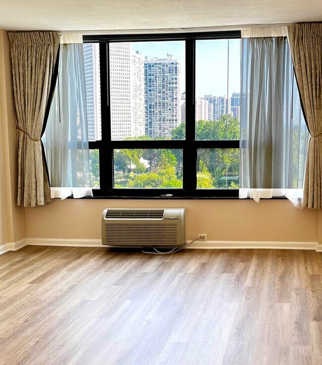 Foto del edificio - 5100 N Marine Dr