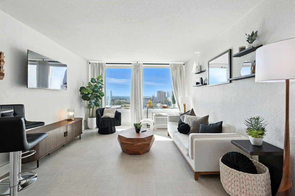 Primary Photo - West 7th Apartments