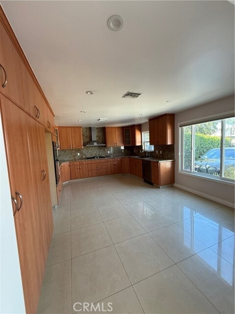 Building Photo - 5906 Graves Ave