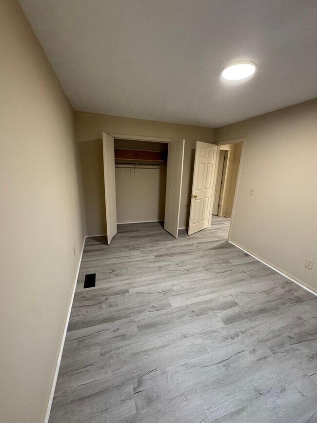 Foto del edificio - 56 Waterson Ln