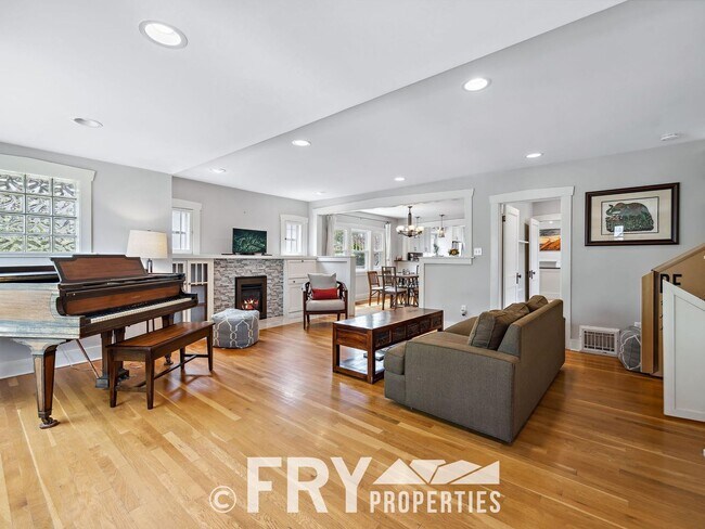 Building Photo - Gorgeous Remodeled Berkeley Home