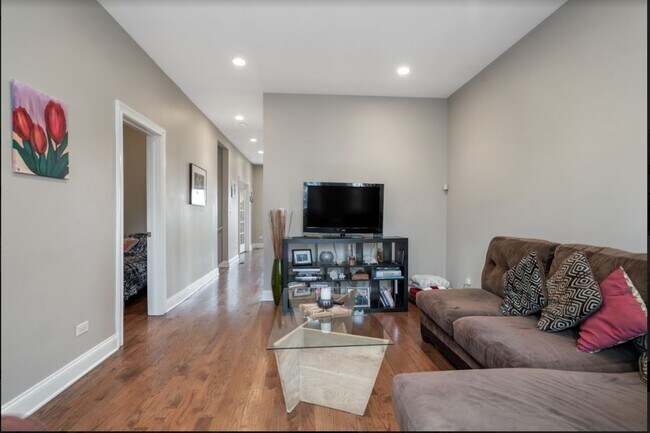 Foto del edificio - 2931 N Dawson Ave