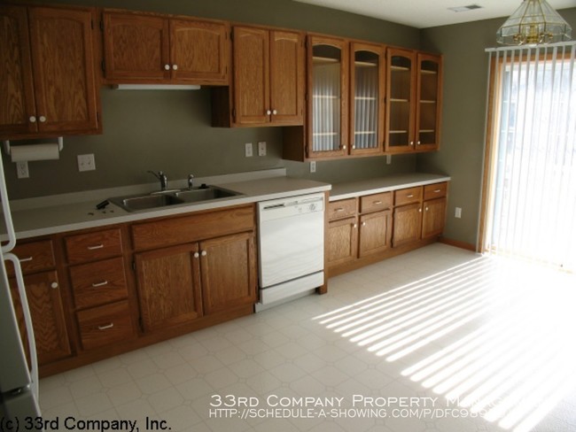 Foto del edificio - Woodbury 2 Bedroom End Unit Town Home!