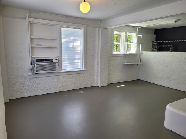 Foto del edificio - 1403 Windsor Rd